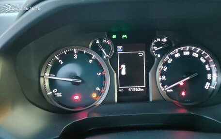 Toyota Land Cruiser Prado 150 рестайлинг 2, 2021 год, 6 870 000 рублей, 12 фотография