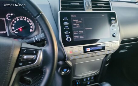 Toyota Land Cruiser Prado 150 рестайлинг 2, 2021 год, 6 870 000 рублей, 11 фотография