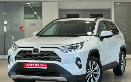 Toyota RAV4, 2021 год, 3 890 000 рублей, 1 фотография