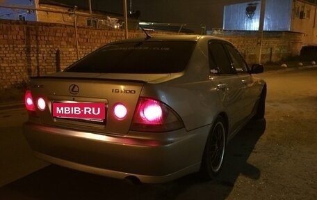 Lexus IS II рестайлинг 2, 1999 год, 800 000 рублей, 9 фотография