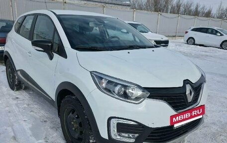 Renault Kaptur I рестайлинг, 2017 год, 1 364 000 рублей, 2 фотография
