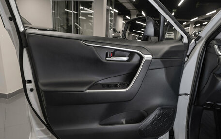 Toyota RAV4, 2025 год, 4 150 000 рублей, 21 фотография