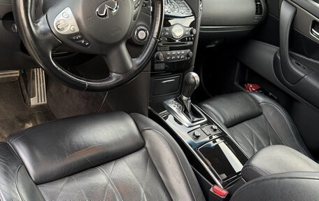 Infiniti QX70, 2015 год, 3 500 000 рублей, 11 фотография