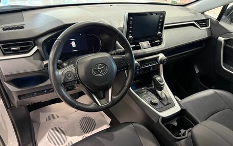 Toyota RAV4, 2021 год, 3 890 000 рублей, 11 фотография