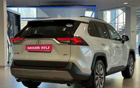 Toyota RAV4, 2021 год, 3 890 000 рублей, 7 фотография