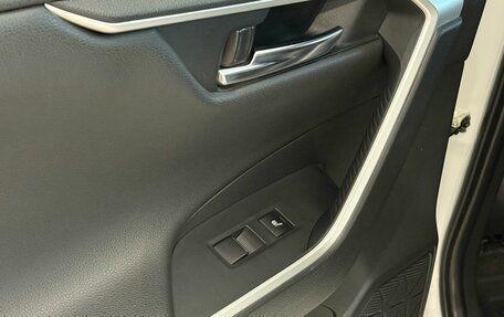 Toyota RAV4, 2021 год, 3 890 000 рублей, 23 фотография