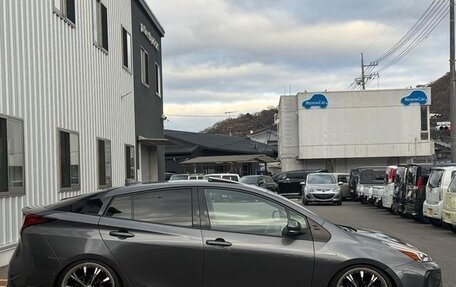 Toyota Prius IV XW50, 2019 год, 1 650 001 рублей, 5 фотография