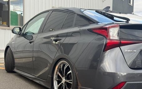 Toyota Prius IV XW50, 2019 год, 1 650 001 рублей, 10 фотография