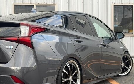 Toyota Prius IV XW50, 2019 год, 1 650 001 рублей, 11 фотография