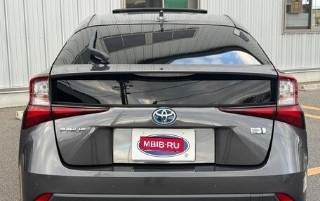 Toyota Prius IV XW50, 2019 год, 1 650 001 рублей, 9 фотография