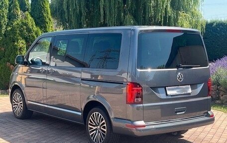 Volkswagen Multivan T6 рестайлинг, 2022 год, 4 600 000 рублей, 5 фотография
