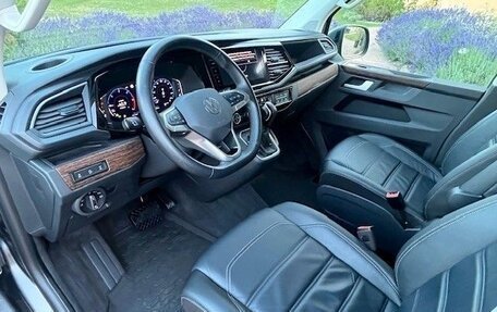 Volkswagen Multivan T6 рестайлинг, 2022 год, 4 600 000 рублей, 10 фотография