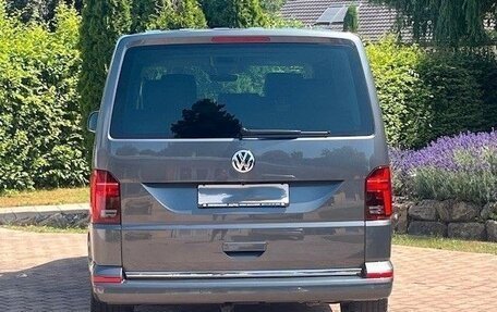 Volkswagen Multivan T6 рестайлинг, 2022 год, 4 600 000 рублей, 7 фотография