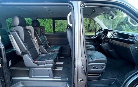 Volkswagen Multivan T6 рестайлинг, 2022 год, 4 600 000 рублей, 12 фотография