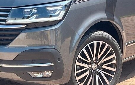 Volkswagen Multivan T6 рестайлинг, 2022 год, 4 600 000 рублей, 4 фотография