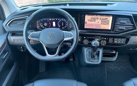 Volkswagen Multivan T6 рестайлинг, 2022 год, 4 600 000 рублей, 8 фотография