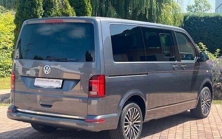 Volkswagen Multivan T6 рестайлинг, 2022 год, 4 600 000 рублей, 6 фотография