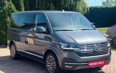 Volkswagen Multivan T6 рестайлинг, 2022 год, 4 600 000 рублей, 3 фотография