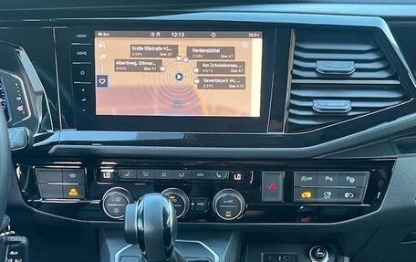 Volkswagen Multivan T6 рестайлинг, 2022 год, 4 600 000 рублей, 16 фотография