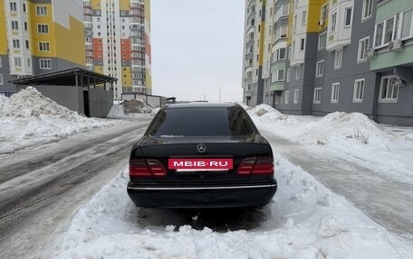 Mercedes-Benz E-Класс, 2001 год, 800 000 рублей, 3 фотография