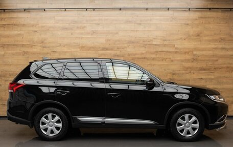 Mitsubishi Outlander III рестайлинг 3, 2017 год, 2 249 000 рублей, 5 фотография