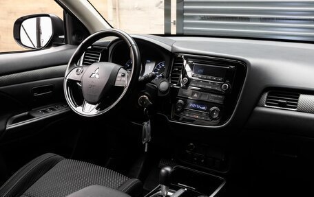 Mitsubishi Outlander III рестайлинг 3, 2017 год, 2 249 000 рублей, 11 фотография