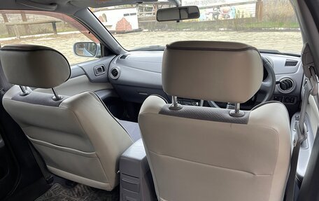 Nissan Avenir II, 2001 год, 700 000 рублей, 21 фотография