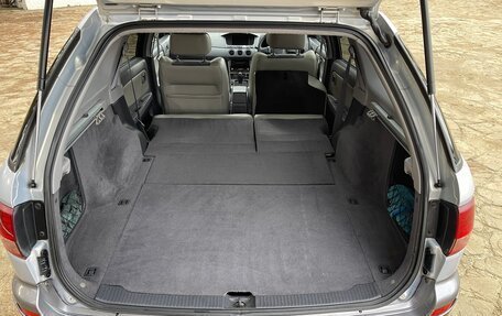 Nissan Avenir II, 2001 год, 700 000 рублей, 32 фотография