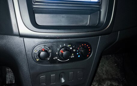 Renault Logan II, 2017 год, 760 000 рублей, 13 фотография