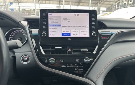 Toyota Camry, 2021 год, 3 499 000 рублей, 10 фотография