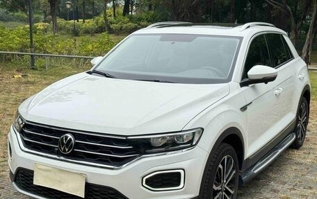 Volkswagen T-Roc I, 2022 год, 1 920 333 рублей, 2 фотография