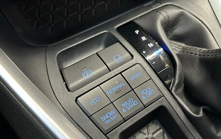 Toyota RAV4, 2021 год, 3 470 000 рублей, 10 фотография