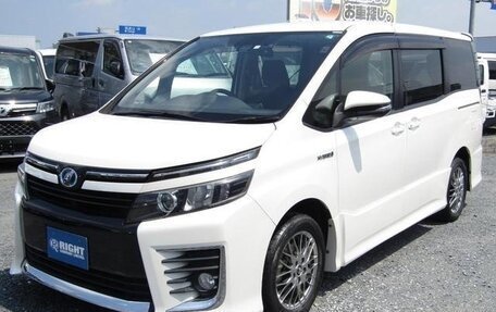 Toyota Voxy III, 2016 год, 1 600 000 рублей, 1 фотография