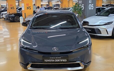 Toyota Prius IV XW50, 2024 год, 3 290 000 рублей, 2 фотография