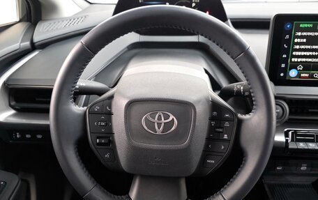 Toyota Prius IV XW50, 2024 год, 3 290 000 рублей, 4 фотография