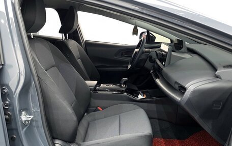 Toyota Prius IV XW50, 2024 год, 3 290 000 рублей, 7 фотография