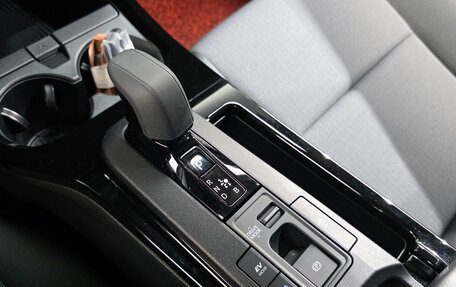 Toyota Prius IV XW50, 2024 год, 3 290 000 рублей, 10 фотография