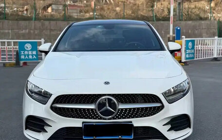 Mercedes-Benz A-Класс, 2023 год, 1 800 000 рублей, 2 фотография