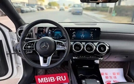 Mercedes-Benz A-Класс, 2023 год, 1 800 000 рублей, 8 фотография