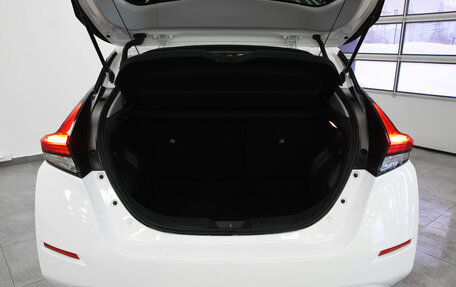 Nissan Leaf II, 2019 год, 2 190 000 рублей, 17 фотография