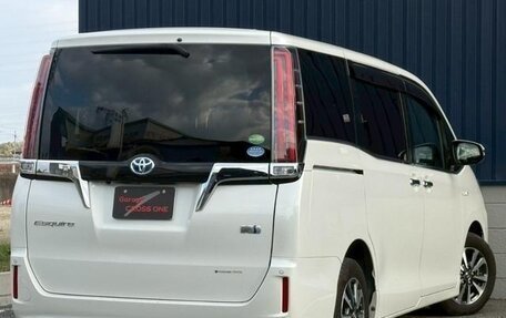 Toyota Esquire I, 2017 год, 1 880 000 рублей, 2 фотография