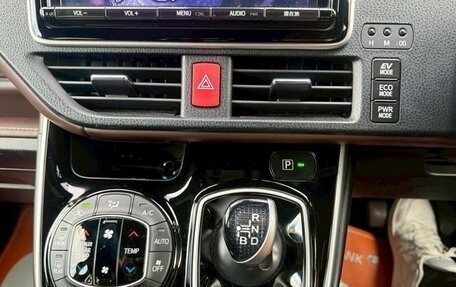 Toyota Esquire I, 2017 год, 1 880 000 рублей, 9 фотография