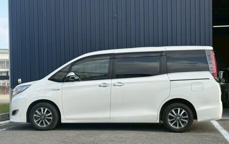 Toyota Esquire I, 2017 год, 1 880 000 рублей, 22 фотография