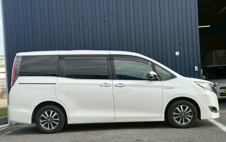 Toyota Esquire I, 2017 год, 1 880 000 рублей, 23 фотография