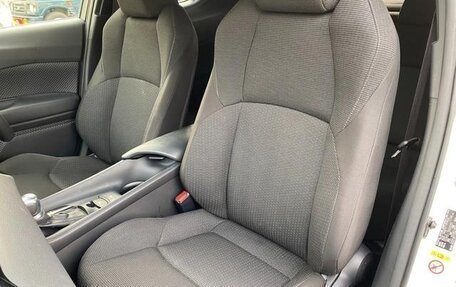 Toyota C-HR I рестайлинг, 2017 год, 1 450 000 рублей, 8 фотография