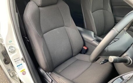 Toyota C-HR I рестайлинг, 2017 год, 1 450 000 рублей, 12 фотография