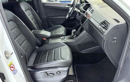 Volkswagen Tiguan II, 2022 год, 2 975 000 рублей, 13 фотография