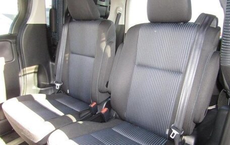 Toyota Voxy III, 2016 год, 1 600 000 рублей, 6 фотография