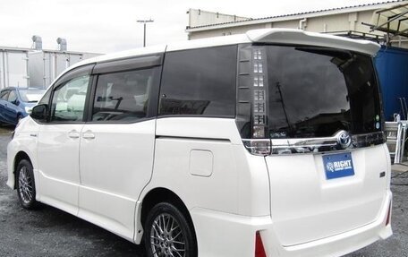 Toyota Voxy III, 2016 год, 1 600 000 рублей, 4 фотография