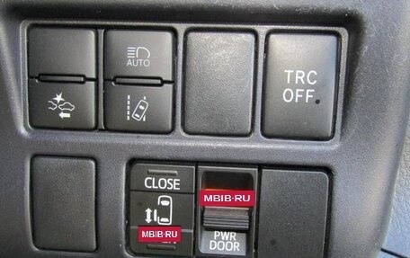 Toyota Voxy III, 2016 год, 1 600 000 рублей, 12 фотография